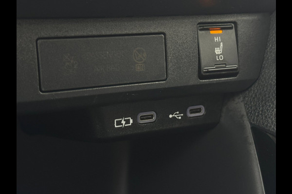 Toyota Yaris 1.5 VVT-i First Edition LED / CARPLAY / STOELVERW. / CAMERA / LANE ASSIST / CRUISE CONTROL / DEALER OND.