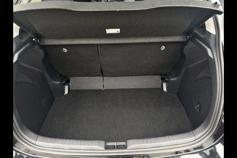 Toyota Yaris 1.5 VVT-i First Edition LED / CARPLAY / STOELVERW. / CAMERA / LANE ASSIST / CRUISE CONTROL / DEALER OND.