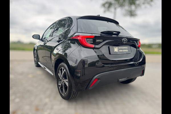Toyota Yaris 1.5 VVT-i First Edition LED / CARPLAY / STOELVERW. / CAMERA / LANE ASSIST / CRUISE CONTROL / DEALER OND.