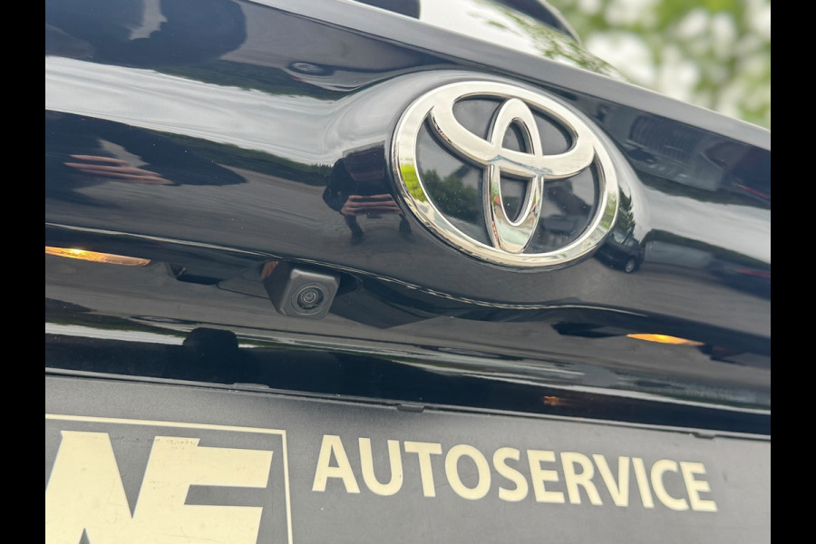 Toyota Yaris 1.5 VVT-i First Edition LED / CARPLAY / STOELVERW. / CAMERA / LANE ASSIST / CRUISE CONTROL / DEALER OND.