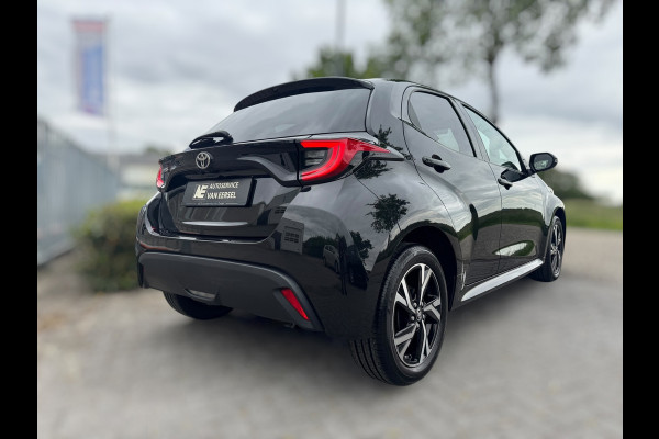 Toyota Yaris 1.5 VVT-i First Edition LED / CARPLAY / STOELVERW. / CAMERA / LANE ASSIST / CRUISE CONTROL / DEALER OND.
