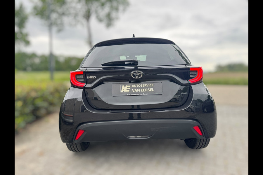 Toyota Yaris 1.5 VVT-i First Edition LED / CARPLAY / STOELVERW. / CAMERA / LANE ASSIST / CRUISE CONTROL / DEALER OND.