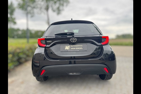 Toyota Yaris 1.5 VVT-i First Edition LED / CARPLAY / STOELVERW. / CAMERA / LANE ASSIST / CRUISE CONTROL / DEALER OND.
