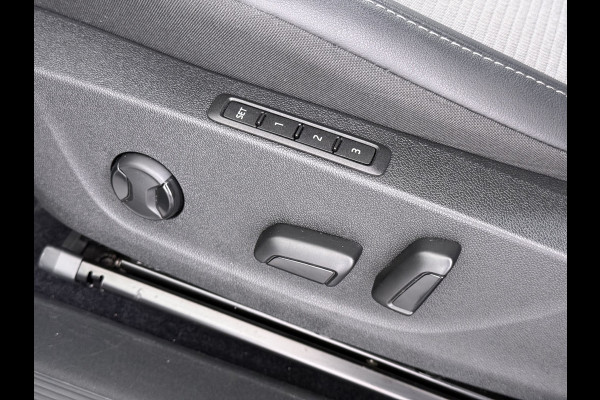 Škoda ENYAQ iV 80 SOH 96% Adap.Cruise Navi 3-Zone Ecc 360°Camera Stoel+Stuurverwarming Apple Carplay Android Auto Pdc Elek.Stoel+Memory Lmv Privacy Glas Isofix DAB P Assist Led 1e Eigenaar Dealeronderhouden Origineel Nederlandse Auto