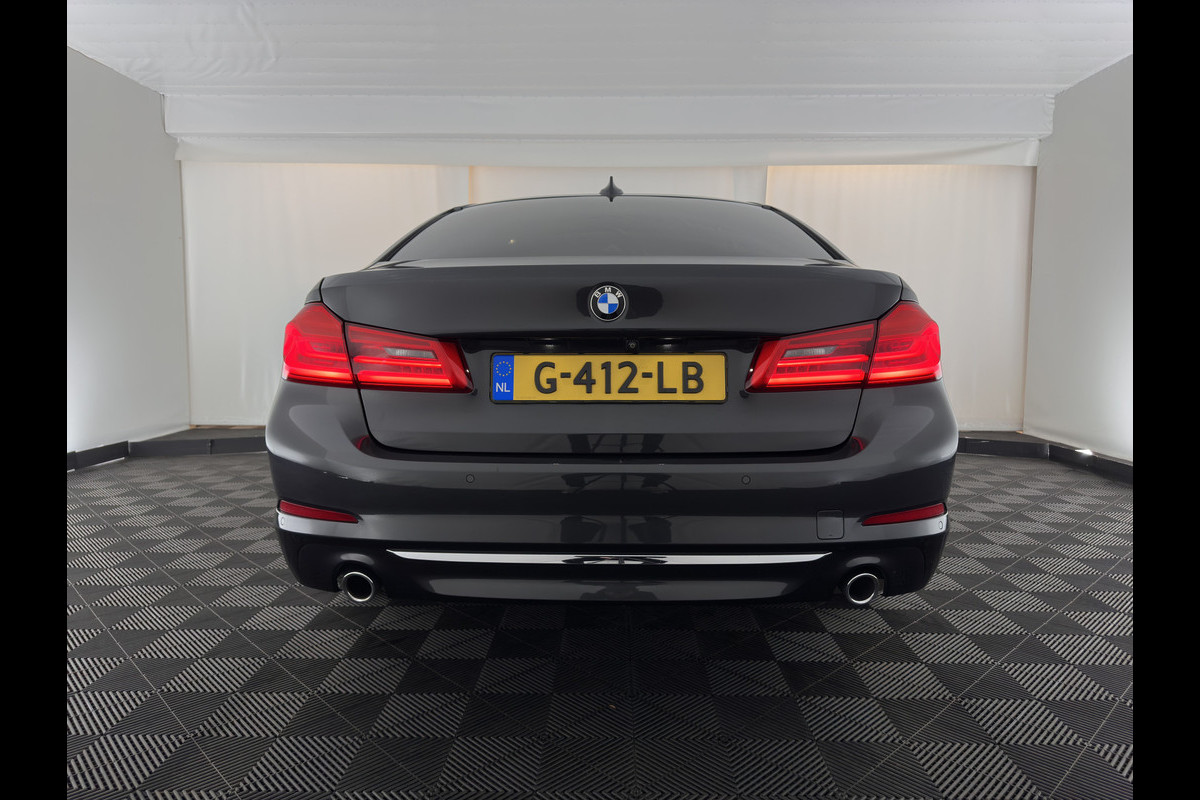 BMW 5 Serie 530e iPerformance eDrive Edition (INCL.BTW) Aut. *HEAD-UP | LUXURY-LEATHER | FULL-LED | SOFT-CLOSE | TOP-VIEW | MEMORY-PACK | DIGI-COCKPIT | NAVI-FULLMAP | HEATED-COMFORTSEATS | PRIVACY-GLASS | ECC | PDC | 18''ALU*