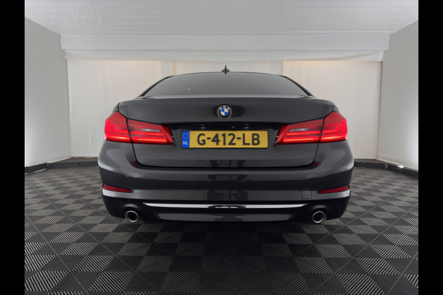 BMW 5 Serie 530e iPerformance eDrive Edition (INCL.BTW) Aut. *HEAD-UP | LUXURY-LEATHER | FULL-LED | SOFT-CLOSE | TOP-VIEW | MEMORY-PACK | DIGI-COCKPIT | NAVI-FULLMAP | HEATED-COMFORTSEATS | PRIVACY-GLASS | ECC | PDC | 18''ALU*