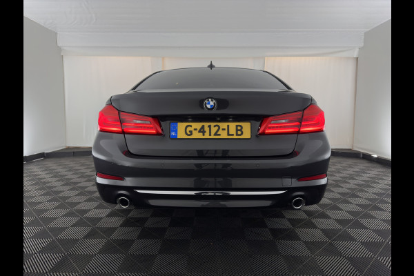 BMW 5 Serie 530e iPerformance eDrive Edition (INCL.BTW) Aut. *HEAD-UP | LUXURY-LEATHER | FULL-LED | SOFT-CLOSE | TOP-VIEW | MEMORY-PACK | DIGI-COCKPIT | NAVI-FULLMAP | HEATED-COMFORTSEATS | PRIVACY-GLASS | ECC | PDC | 18''ALU*