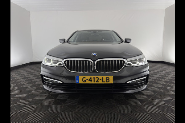 BMW 5 Serie 530e iPerformance eDrive Edition (INCL.BTW) Aut. *HEAD-UP | LUXURY-LEATHER | FULL-LED | SOFT-CLOSE | TOP-VIEW | MEMORY-PACK | DIGI-COCKPIT | NAVI-FULLMAP | HEATED-COMFORTSEATS | PRIVACY-GLASS | ECC | PDC | 18''ALU*