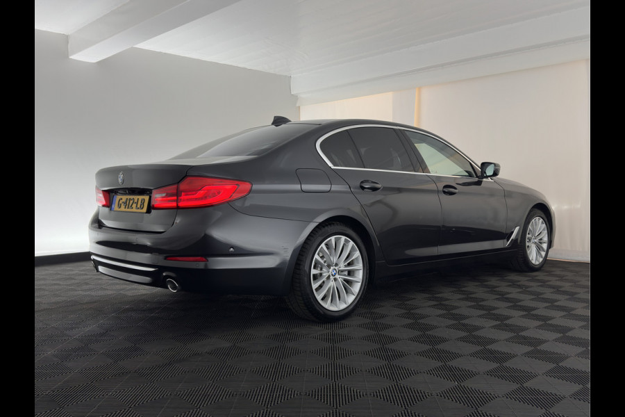 BMW 5 Serie 530e iPerformance eDrive Edition (INCL.BTW) Aut. *HEAD-UP | LUXURY-LEATHER | FULL-LED | SOFT-CLOSE | TOP-VIEW | MEMORY-PACK | DIGI-COCKPIT | NAVI-FULLMAP | HEATED-COMFORTSEATS | PRIVACY-GLASS | ECC | PDC | 18''ALU*