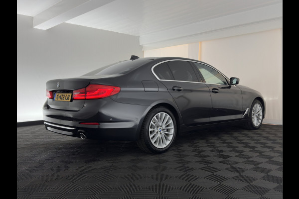BMW 5 Serie 530e iPerformance eDrive Edition (INCL.BTW) Aut. *HEAD-UP | LUXURY-LEATHER | FULL-LED | SOFT-CLOSE | TOP-VIEW | MEMORY-PACK | DIGI-COCKPIT | NAVI-FULLMAP | HEATED-COMFORTSEATS | PRIVACY-GLASS | ECC | PDC | 18''ALU*