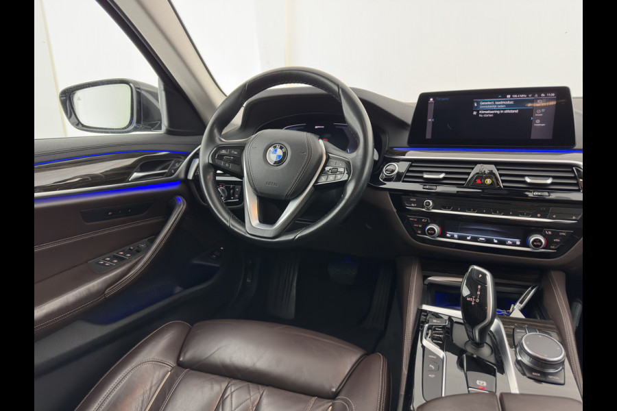 BMW 5 Serie 530e iPerformance eDrive Edition (INCL.BTW) Aut. *HEAD-UP | LUXURY-LEATHER | FULL-LED | SOFT-CLOSE | TOP-VIEW | MEMORY-PACK | DIGI-COCKPIT | NAVI-FULLMAP | HEATED-COMFORTSEATS | PRIVACY-GLASS | ECC | PDC | 18''ALU*