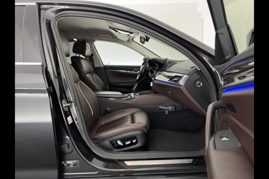 BMW 5 Serie 530e iPerformance eDrive Edition (INCL.BTW) Aut. *HEAD-UP | LUXURY-LEATHER | FULL-LED | SOFT-CLOSE | TOP-VIEW | MEMORY-PACK | DIGI-COCKPIT | NAVI-FULLMAP | HEATED-COMFORTSEATS | PRIVACY-GLASS | ECC | PDC | 18''ALU*
