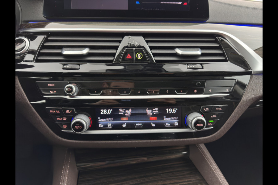 BMW 5 Serie 530e iPerformance eDrive Edition (INCL.BTW) Aut. *HEAD-UP | LUXURY-LEATHER | FULL-LED | SOFT-CLOSE | TOP-VIEW | MEMORY-PACK | DIGI-COCKPIT | NAVI-FULLMAP | HEATED-COMFORTSEATS | PRIVACY-GLASS | ECC | PDC | 18''ALU*