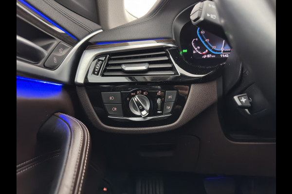 BMW 5 Serie 530e iPerformance eDrive Edition (INCL.BTW) Aut. *HEAD-UP | LUXURY-LEATHER | FULL-LED | SOFT-CLOSE | TOP-VIEW | MEMORY-PACK | DIGI-COCKPIT | NAVI-FULLMAP | HEATED-COMFORTSEATS | PRIVACY-GLASS | ECC | PDC | 18''ALU*