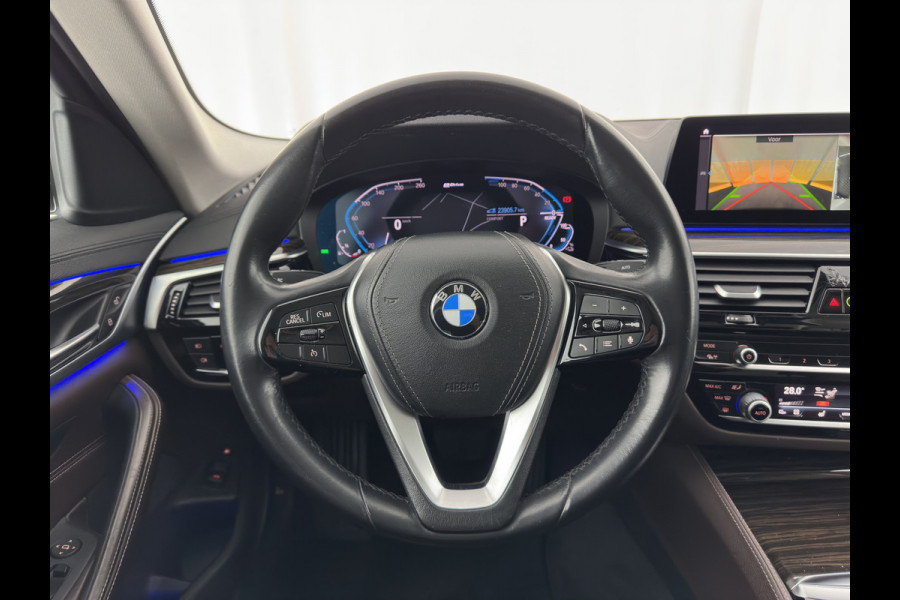 BMW 5 Serie 530e iPerformance eDrive Edition (INCL.BTW) Aut. *HEAD-UP | LUXURY-LEATHER | FULL-LED | SOFT-CLOSE | TOP-VIEW | MEMORY-PACK | DIGI-COCKPIT | NAVI-FULLMAP | HEATED-COMFORTSEATS | PRIVACY-GLASS | ECC | PDC | 18''ALU*