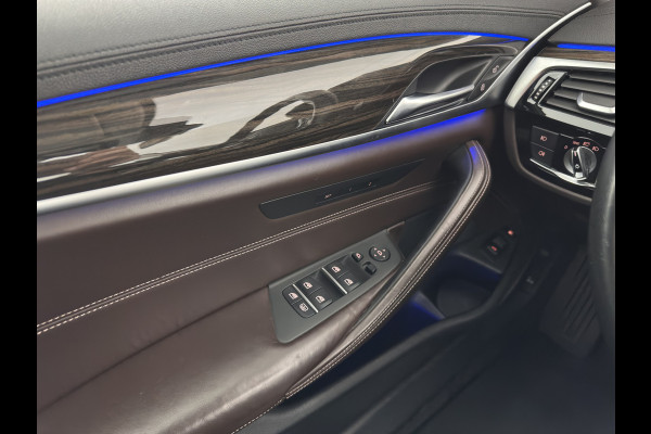 BMW 5 Serie 530e iPerformance eDrive Edition (INCL.BTW) Aut. *HEAD-UP | LUXURY-LEATHER | FULL-LED | SOFT-CLOSE | TOP-VIEW | MEMORY-PACK | DIGI-COCKPIT | NAVI-FULLMAP | HEATED-COMFORTSEATS | PRIVACY-GLASS | ECC | PDC | 18''ALU*