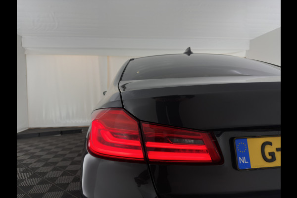 BMW 5 Serie 530e iPerformance eDrive Edition (INCL.BTW) Aut. *HEAD-UP | LUXURY-LEATHER | FULL-LED | SOFT-CLOSE | TOP-VIEW | MEMORY-PACK | DIGI-COCKPIT | NAVI-FULLMAP | HEATED-COMFORTSEATS | PRIVACY-GLASS | ECC | PDC | 18''ALU*
