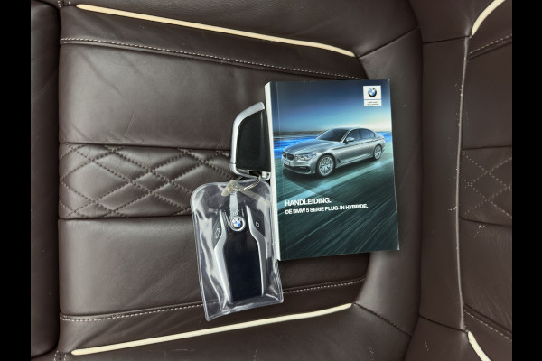 BMW 5 Serie 530e iPerformance eDrive Edition (INCL.BTW) Aut. *HEAD-UP | LUXURY-LEATHER | FULL-LED | SOFT-CLOSE | TOP-VIEW | MEMORY-PACK | DIGI-COCKPIT | NAVI-FULLMAP | HEATED-COMFORTSEATS | PRIVACY-GLASS | ECC | PDC | 18''ALU*