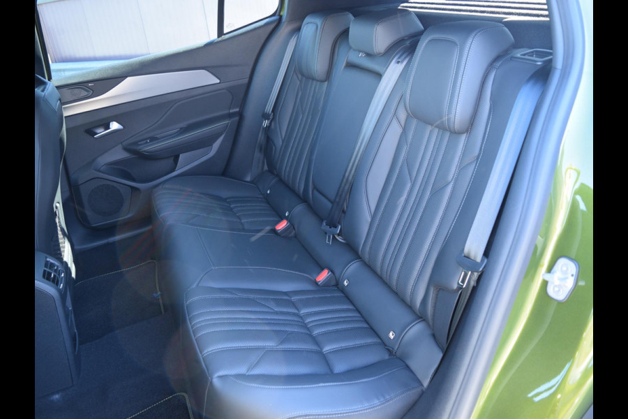 Peugeot e-408 GT Exclusive 58 kWh | PANORAMADAK | ELEKTRISCHE ACHTERKLEP | AGR STOEL | 19" L.M.V. | NIEUWE TYPE!