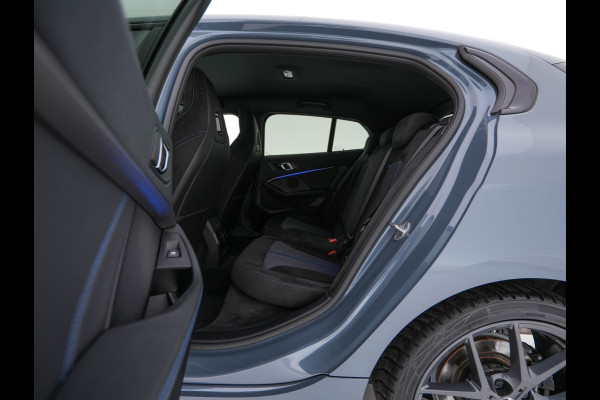 BMW 1-serie 118i Executive Edition M-Sportpack (INCL.BTW) *SPORT-SEATS | FULL-LED | DIGI-COCKPIT | HIFI-SOUND | CAMERA | NAVI-FULLMAP | AMBIENT-LIGHT | PRIVACY-GLASS | ECC | PDC | CRUISE | 18''ALU*