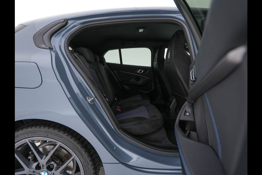 BMW 1-serie 118i Executive Edition M-Sportpack (INCL.BTW) *SPORT-SEATS | FULL-LED | DIGI-COCKPIT | HIFI-SOUND | CAMERA | NAVI-FULLMAP | AMBIENT-LIGHT | PRIVACY-GLASS | ECC | PDC | CRUISE | 18''ALU*