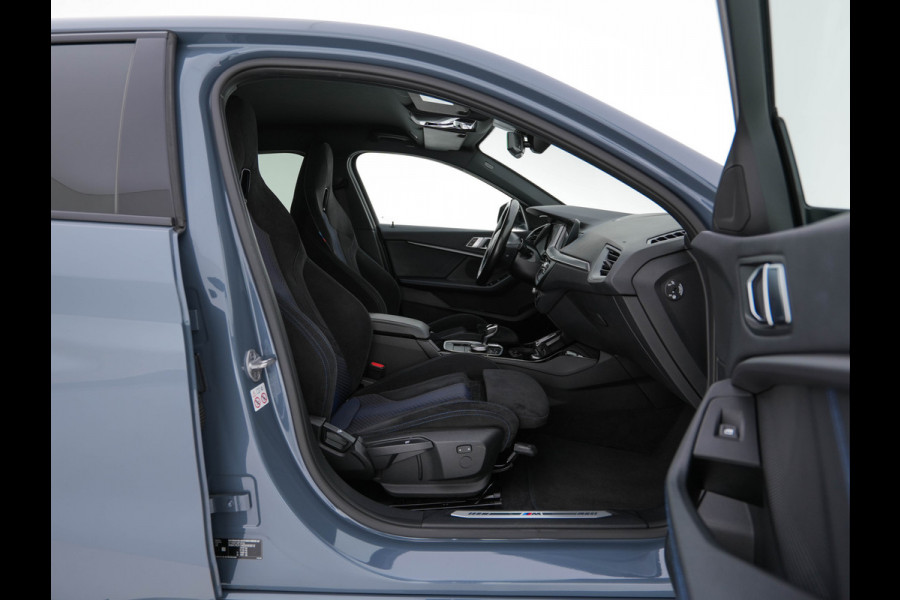 BMW 1-serie 118i Executive Edition M-Sportpack (INCL.BTW) *SPORT-SEATS | FULL-LED | DIGI-COCKPIT | HIFI-SOUND | CAMERA | NAVI-FULLMAP | AMBIENT-LIGHT | PRIVACY-GLASS | ECC | PDC | CRUISE | 18''ALU*