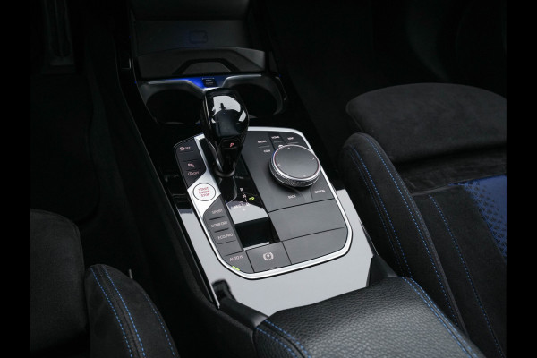 BMW 1-serie 118i Executive Edition M-Sportpack (INCL.BTW) *SPORT-SEATS | FULL-LED | DIGI-COCKPIT | HIFI-SOUND | CAMERA | NAVI-FULLMAP | AMBIENT-LIGHT | PRIVACY-GLASS | ECC | PDC | CRUISE | 18''ALU*
