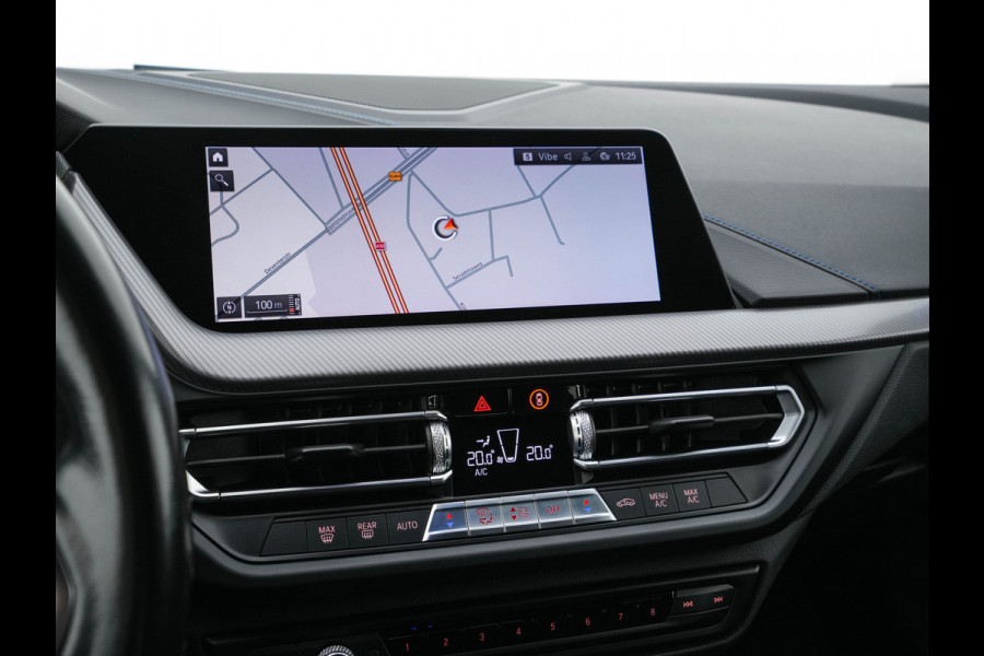BMW 1-serie 118i Executive Edition M-Sportpack (INCL.BTW) *SPORT-SEATS | FULL-LED | DIGI-COCKPIT | HIFI-SOUND | CAMERA | NAVI-FULLMAP | AMBIENT-LIGHT | PRIVACY-GLASS | ECC | PDC | CRUISE | 18''ALU*