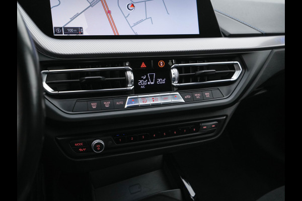 BMW 1-serie 118i Executive Edition M-Sportpack (INCL.BTW) *SPORT-SEATS | FULL-LED | DIGI-COCKPIT | HIFI-SOUND | CAMERA | NAVI-FULLMAP | AMBIENT-LIGHT | PRIVACY-GLASS | ECC | PDC | CRUISE | 18''ALU*