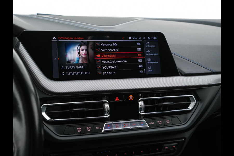 BMW 1-serie 118i Executive Edition M-Sportpack (INCL.BTW) *SPORT-SEATS | FULL-LED | DIGI-COCKPIT | HIFI-SOUND | CAMERA | NAVI-FULLMAP | AMBIENT-LIGHT | PRIVACY-GLASS | ECC | PDC | CRUISE | 18''ALU*