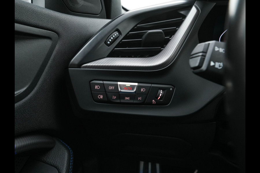 BMW 1-serie 118i Executive Edition M-Sportpack (INCL.BTW) *SPORT-SEATS | FULL-LED | DIGI-COCKPIT | HIFI-SOUND | CAMERA | NAVI-FULLMAP | AMBIENT-LIGHT | PRIVACY-GLASS | ECC | PDC | CRUISE | 18''ALU*
