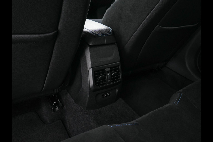 BMW 1-serie 118i Executive Edition M-Sportpack (INCL.BTW) *SPORT-SEATS | FULL-LED | DIGI-COCKPIT | HIFI-SOUND | CAMERA | NAVI-FULLMAP | AMBIENT-LIGHT | PRIVACY-GLASS | ECC | PDC | CRUISE | 18''ALU*