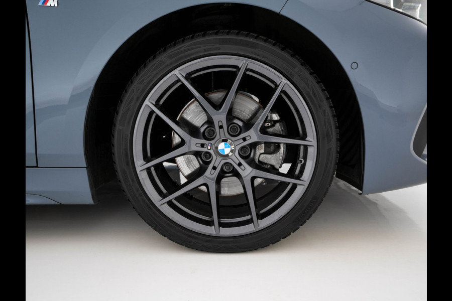 BMW 1-serie 118i Executive Edition M-Sportpack (INCL.BTW) *SPORT-SEATS | FULL-LED | DIGI-COCKPIT | HIFI-SOUND | CAMERA | NAVI-FULLMAP | AMBIENT-LIGHT | PRIVACY-GLASS | ECC | PDC | CRUISE | 18''ALU*