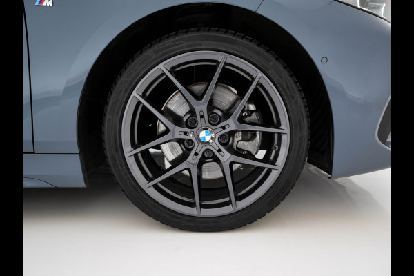 BMW 1-serie 118i Executive Edition M-Sportpack (INCL.BTW) *SPORT-SEATS | FULL-LED | DIGI-COCKPIT | HIFI-SOUND | CAMERA | NAVI-FULLMAP | AMBIENT-LIGHT | PRIVACY-GLASS | ECC | PDC | CRUISE | 18''ALU*