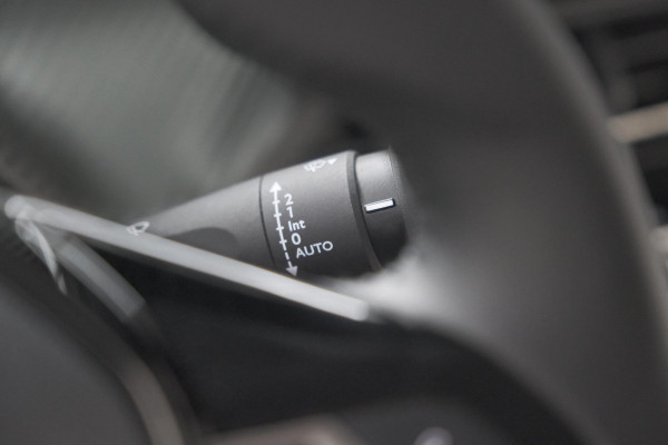Peugeot 208 PureTech 100 Allure | Apple Carplay | Parkeersensoren | Climate Control