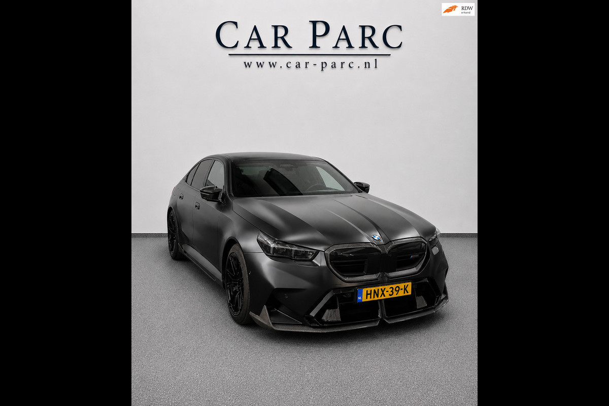 BMW 5 Serie M5 1000+PK BTW/AKRAPOVIC/FULL PPF XPEL/KERAMISCH/CARBON M-PERFORMANCE/EVENTURI/22 & 23” VOSSEN/B&W/PANO/HUD/F.GARANTIE