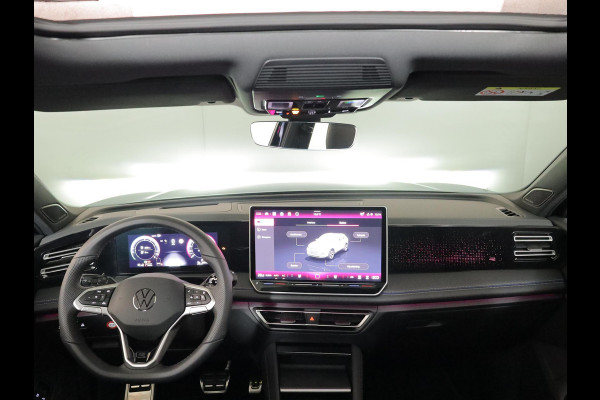 Volkswagen Tiguan 1.5 eHybrid R-Line Edition 272 pk Automaat (DSG) | Verlengde garantie | Navigatie | Panoramadak | Trekhaak (wegklapbaar) | Stoelverwarming v/a | Black Style pakket | R-Line |