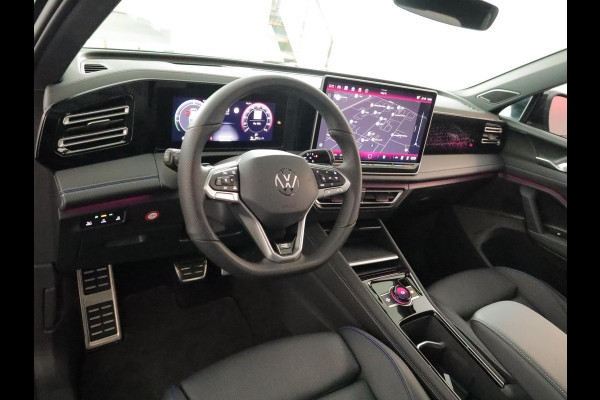 Volkswagen Tiguan 1.5 eHybrid R-Line Edition 272 pk Automaat (DSG) | Verlengde garantie | Navigatie | Panoramadak | Trekhaak (wegklapbaar) | Stoelverwarming v/a | Black Style pakket | R-Line |