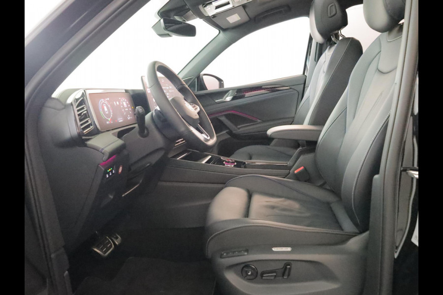 Volkswagen Tiguan 1.5 eHybrid R-Line Edition 272 pk Automaat (DSG) | Verlengde garantie | Navigatie | Panoramadak | Trekhaak (wegklapbaar) | Stoelverwarming v/a | Black Style pakket | R-Line |
