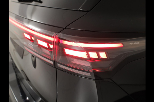 Volkswagen Tiguan 1.5 eHybrid R-Line Edition 272 pk Automaat (DSG) | Verlengde garantie | Navigatie | Panoramadak | Trekhaak (wegklapbaar) | Stoelverwarming v/a | Black Style pakket | R-Line |