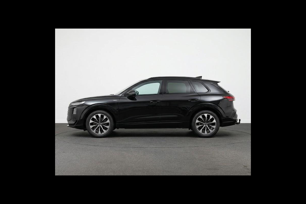Audi Q3 S edition e-hybrid 272 pk | Techniekpakket plus | Panorama-glasdak | Optiekpakket zwart-glanzend | Trekhaak mech. zwenkbaar |
