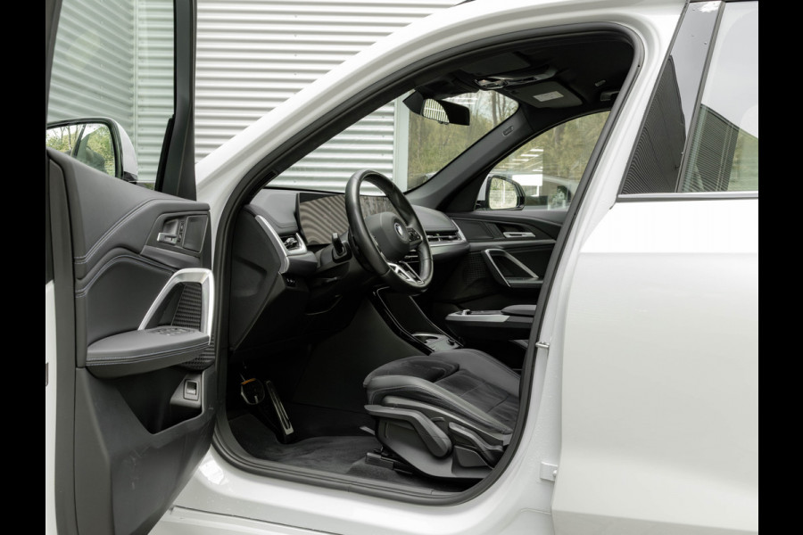 BMW X1 xDrive25e M-Sport - Trekhaak - Driving Ass Plus - Adaptive LED - Comfort Access