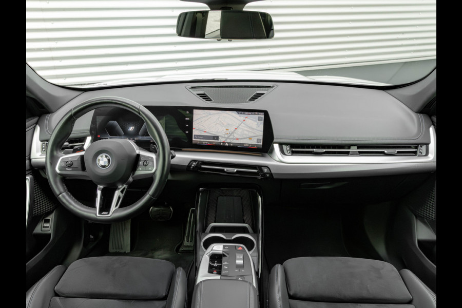 BMW X1 xDrive25e M-Sport - Trekhaak - Driving Ass Plus - Adaptive LED - Comfort Access