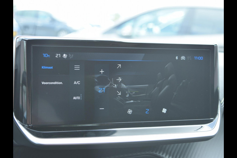 Peugeot e-2008 EV GT Avantage 54 kWh | Alcantara Executive Interior met stoelmassage | Warmtepomp | Vision, Navigation & Drive Assist plus Pack |