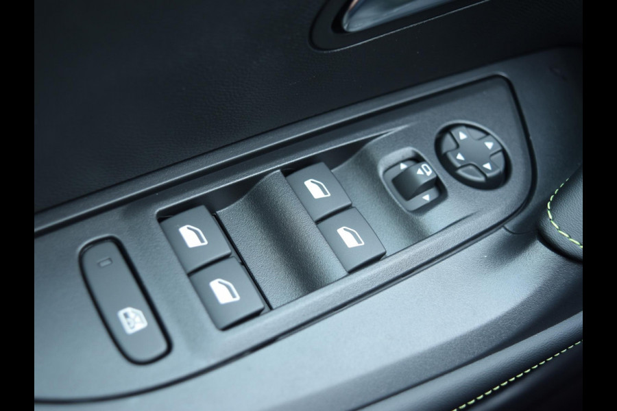 Peugeot e-2008 EV GT Avantage 54 kWh | Alcantara Executive Interior met stoelmassage | Warmtepomp | Vision, Navigation & Drive Assist plus Pack |