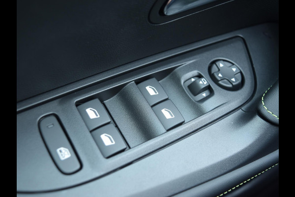 Peugeot e-2008 EV GT Avantage 54 kWh | Alcantara Executive Interior met stoelmassage | Warmtepomp | Vision, Navigation & Drive Assist plus Pack |