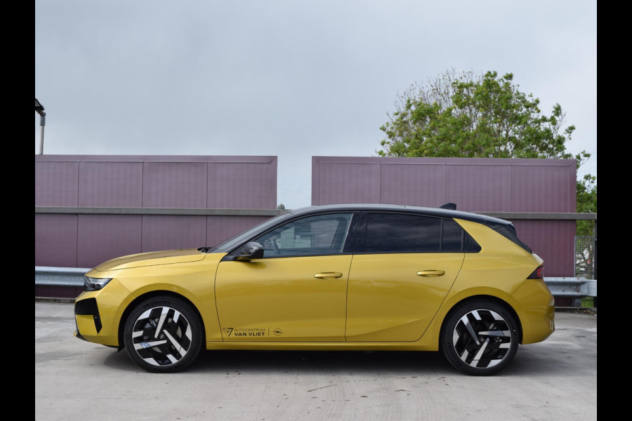 Opel Astra Electric 58 kWh Ultimate | Schuif / kanteldak | Alcantara bekleding | LED Intellilux verlichting | Parkeersensoren met camera |