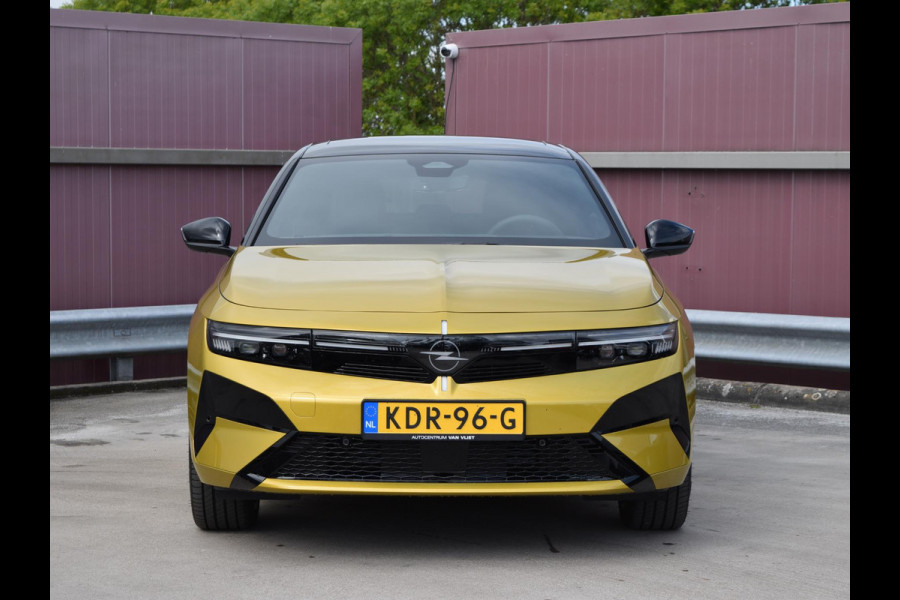 Opel Astra Electric 58 kWh Ultimate | Schuif / kanteldak | Alcantara bekleding | LED Intellilux verlichting | Parkeersensoren met camera |