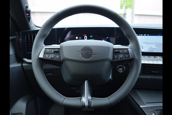 Opel Astra Electric 58 kWh Ultimate | Schuif / kanteldak | Alcantara bekleding | LED Intellilux verlichting | Parkeersensoren met camera |
