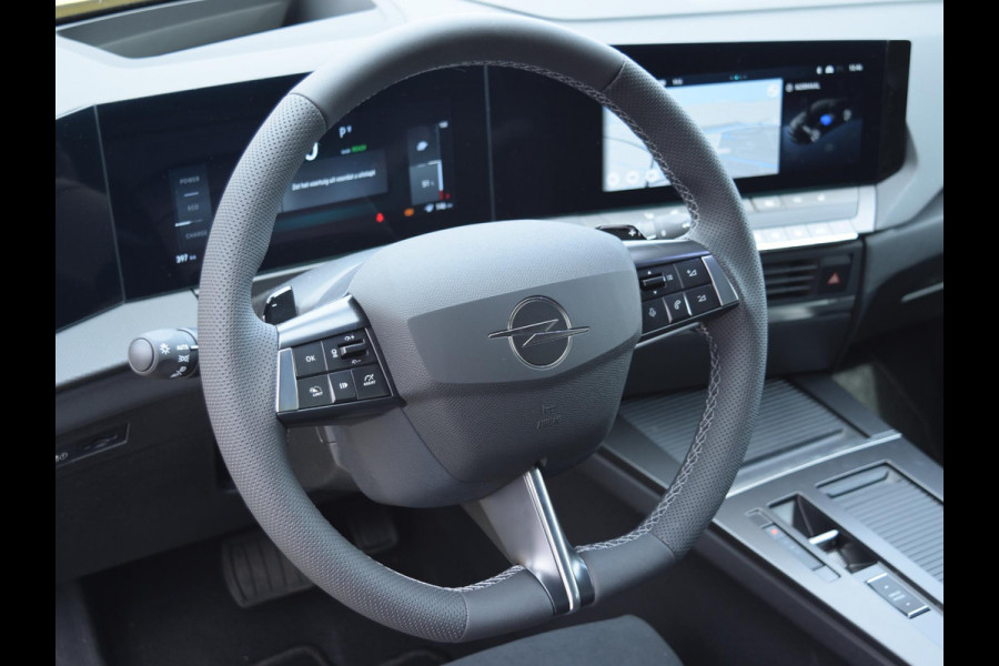 Opel Astra Electric 58 kWh Ultimate | Schuif / kanteldak | Alcantara bekleding | LED Intellilux verlichting | Parkeersensoren met camera |